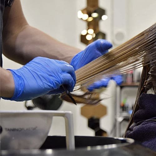 Apie Mus 3 Meistro-Patarimai-–-Kokiu-Ingredientu-Reiketu-Vengti-Plauku-Prieziuros-Produktuose.jpg