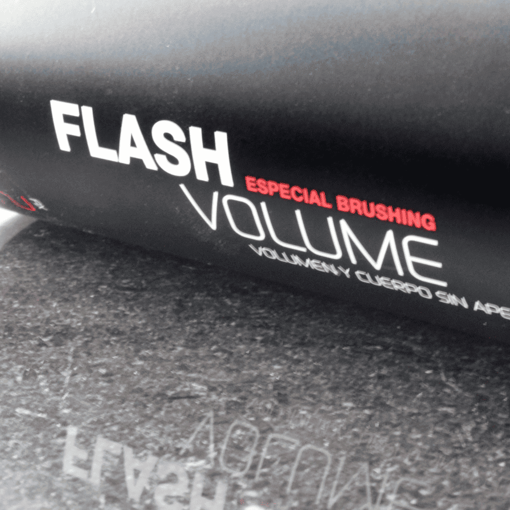 Apimties suteikiantis purškiklis plaukams flash volume