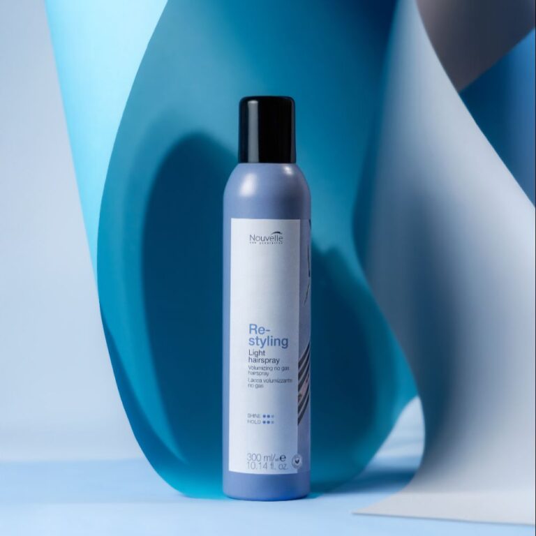 Nouvelle Re-Styling Light Hairspray – apimties suteikiantis neaerozolinis plaukų lakas